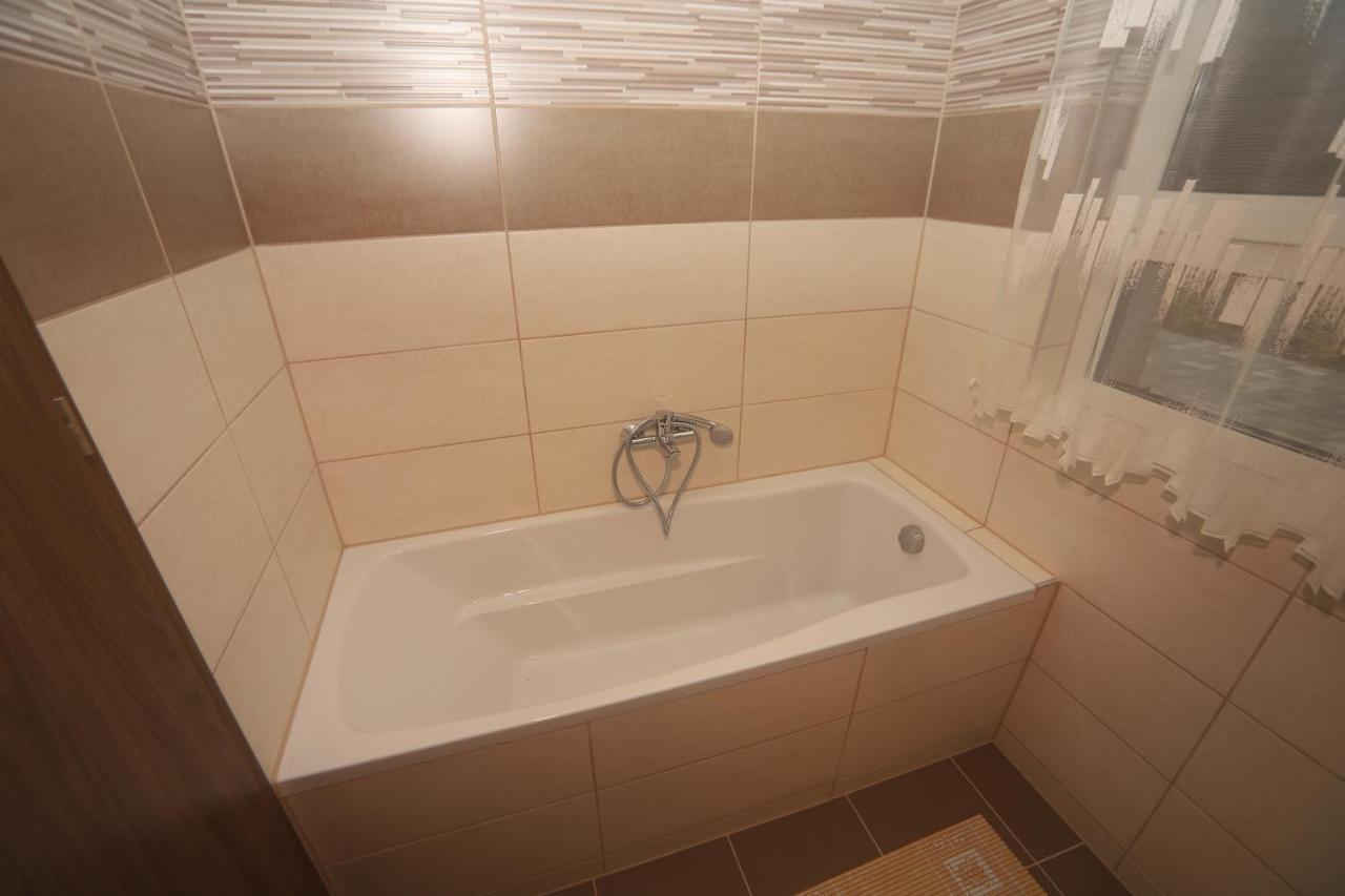 Adam Guesthouse I. ケチケメート エクステリア 写真